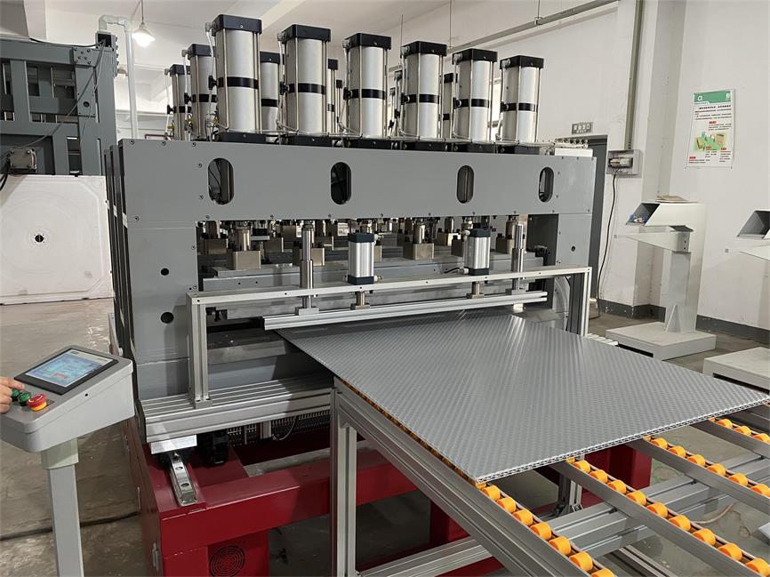Sleeve Bending Machine, Sleeve packs bending machine, PP bubble guard ...
